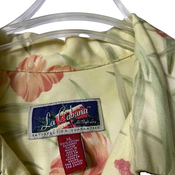 La Cabana Sz XL Men's Hawaiian Shirt Yellow Floral‎ Print Button Down (2432) - Picture 3 of 5